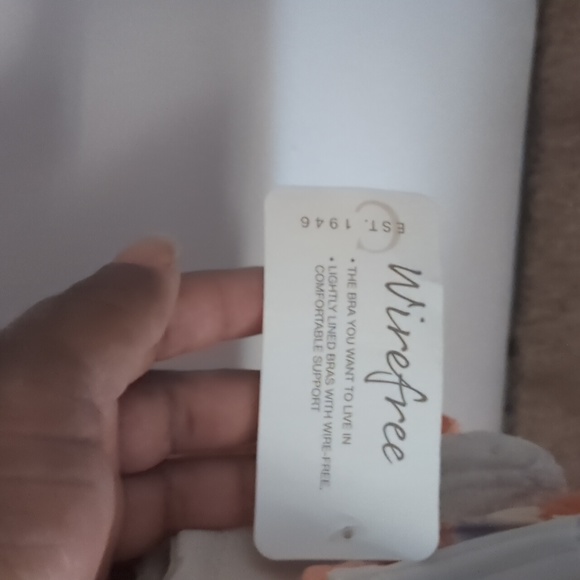 Bras!!! Set of 2.Sizes 2/44DD, 1/42C,1/44D, 1/38D, orange multi and plain white. - Picture 4 of 6